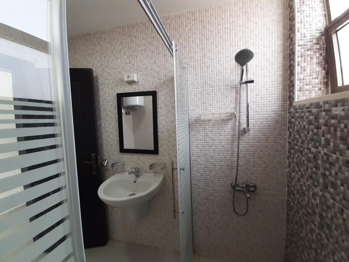 Furnished Apartments Near Mcdonald'S Al-Madina Al-Monawara St Амман Экстерьер фото