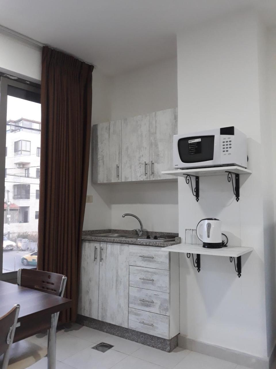 Furnished Apartments Near Mcdonald'S Al-Madina Al-Monawara St Амман Экстерьер фото
