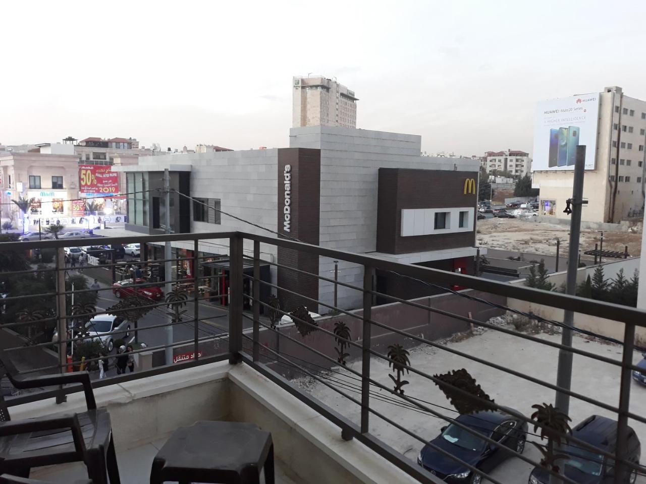 Furnished Apartments Near Mcdonald'S Al-Madina Al-Monawara St Амман Экстерьер фото